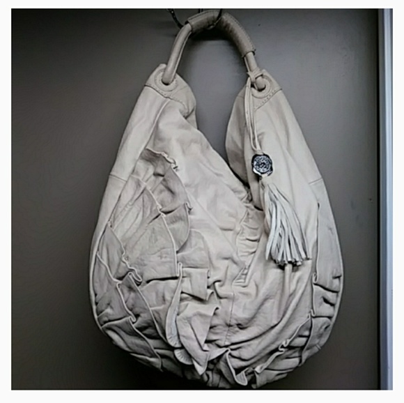Vince Camuto Handbags - Beautiful Vince Camuto leather bag